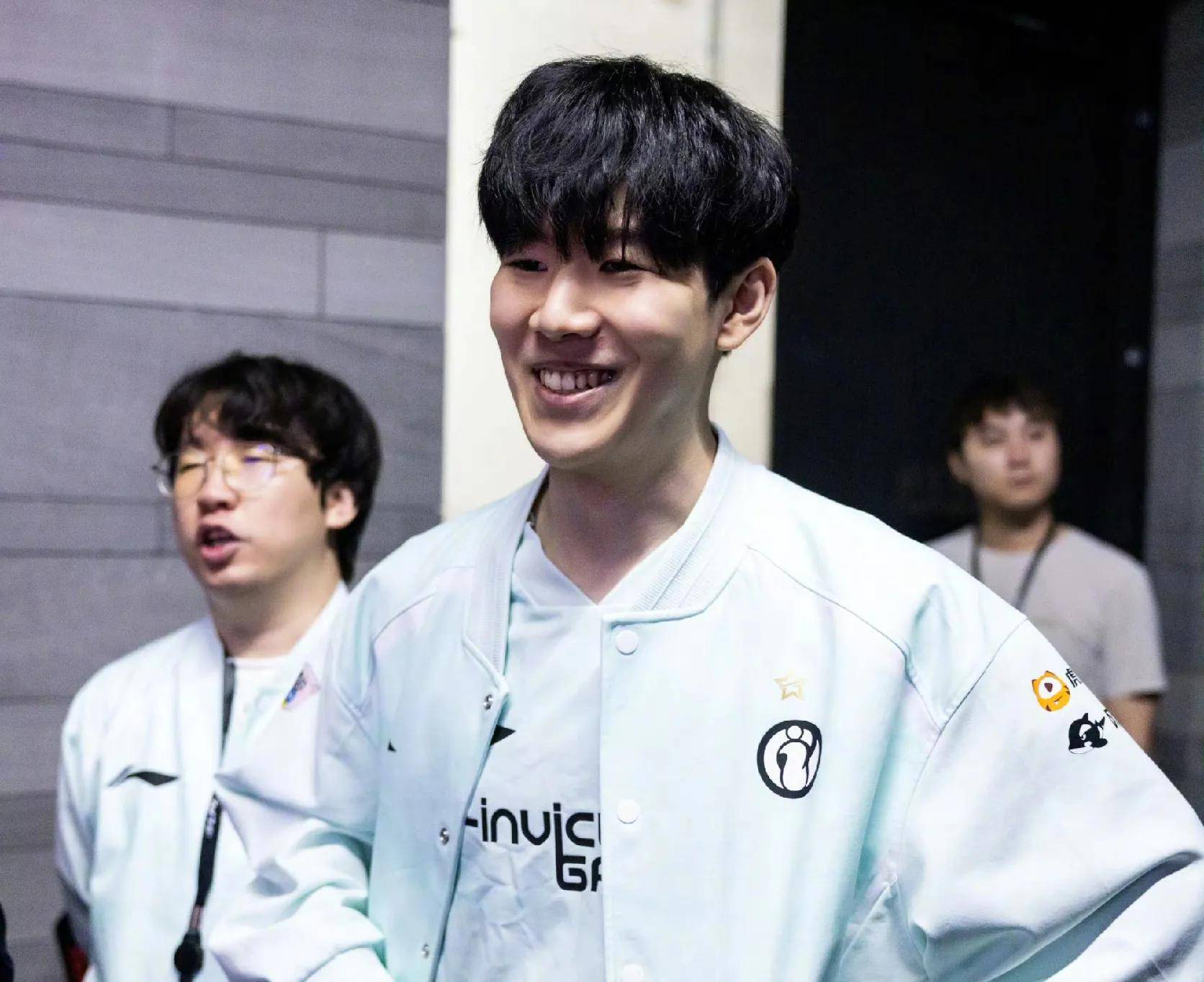 拉菲尼亚不 拉菲尼亚不