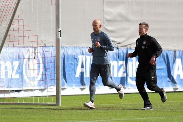 他将通过队 他将通过队