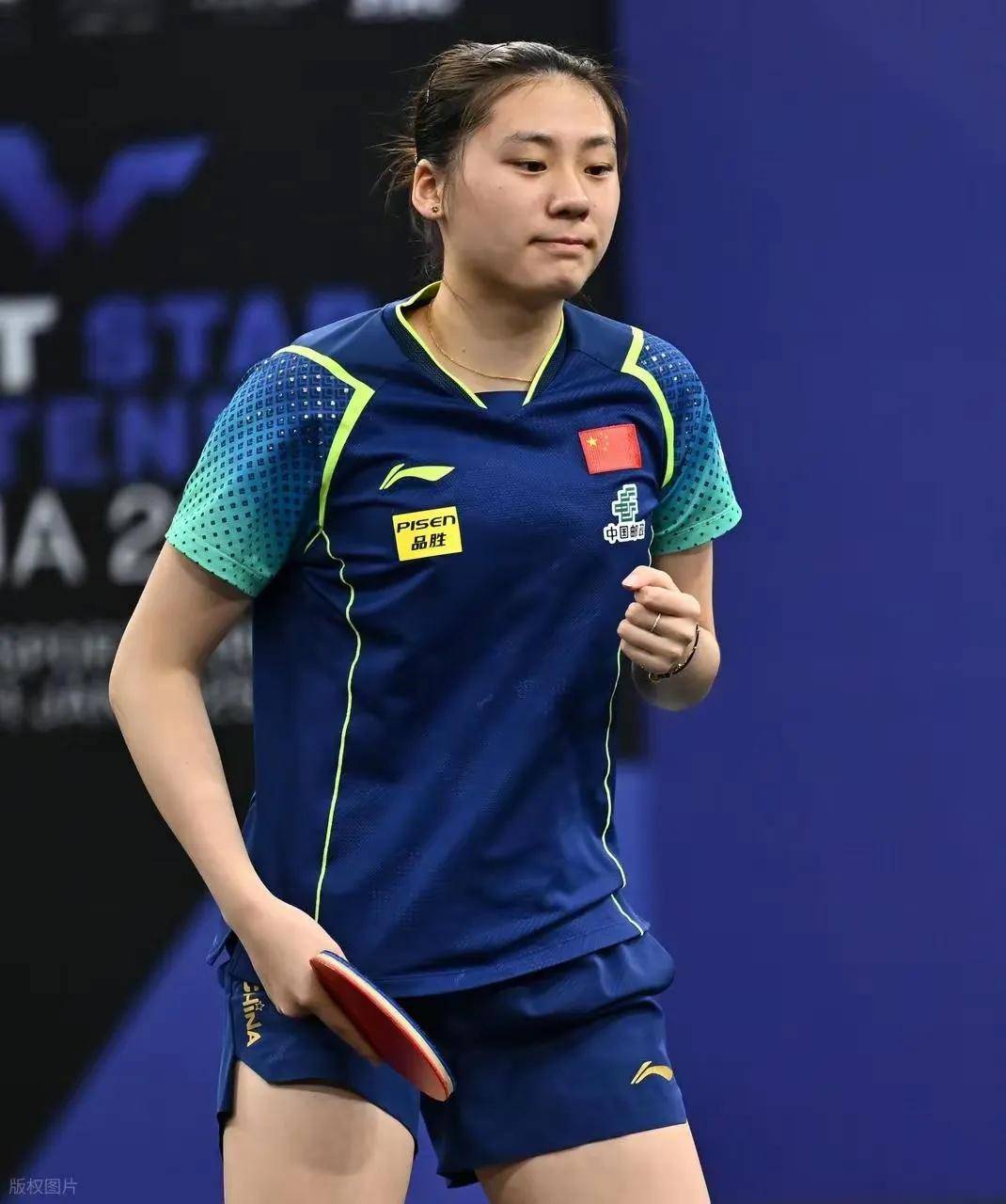 而B席则通 而B席则通